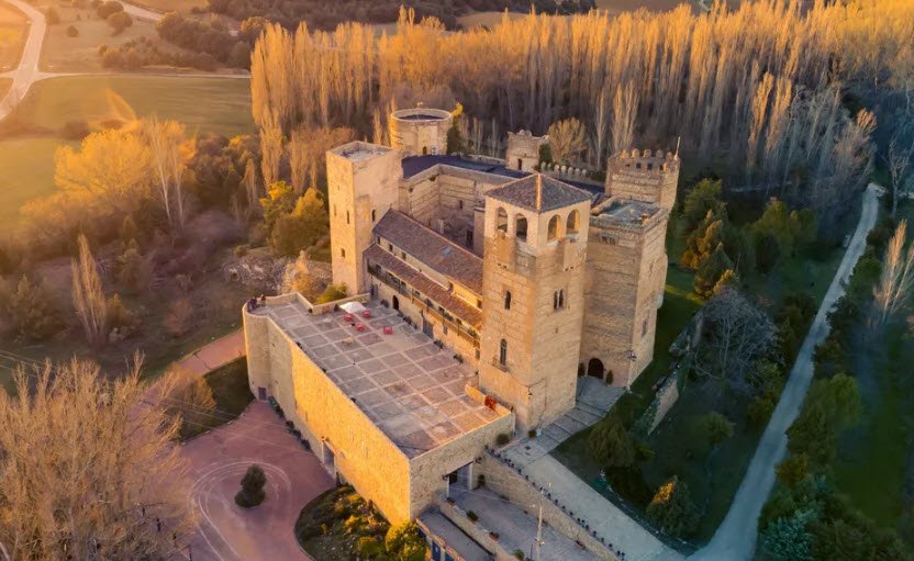 Castillo de Castilnovo, Spain